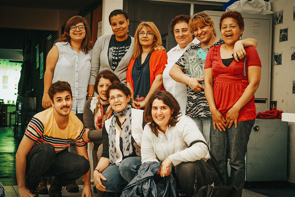 Ajudando na organização de um evento de fim de ano da ONG CEPROSDIH. ONG que profissionaliza mulheres da periferia de Montevideo.